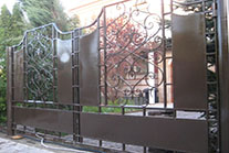 кованые ворота ажурные с листовыми вкладками