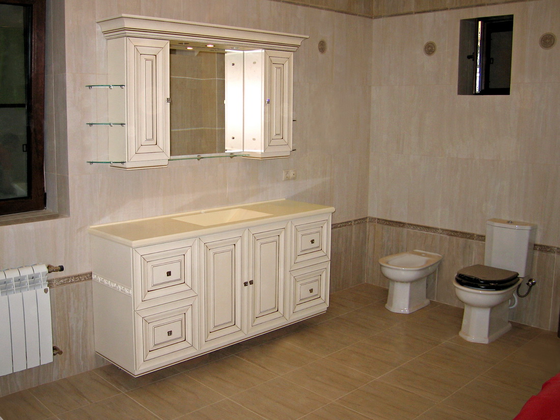 Авито мебель для ванны. Мебель для ванной комнаты классика. Мебель для ванной в классическом стиле. Мебель в ванную комнату классика. Мебель для ванной комнаты изготовить.